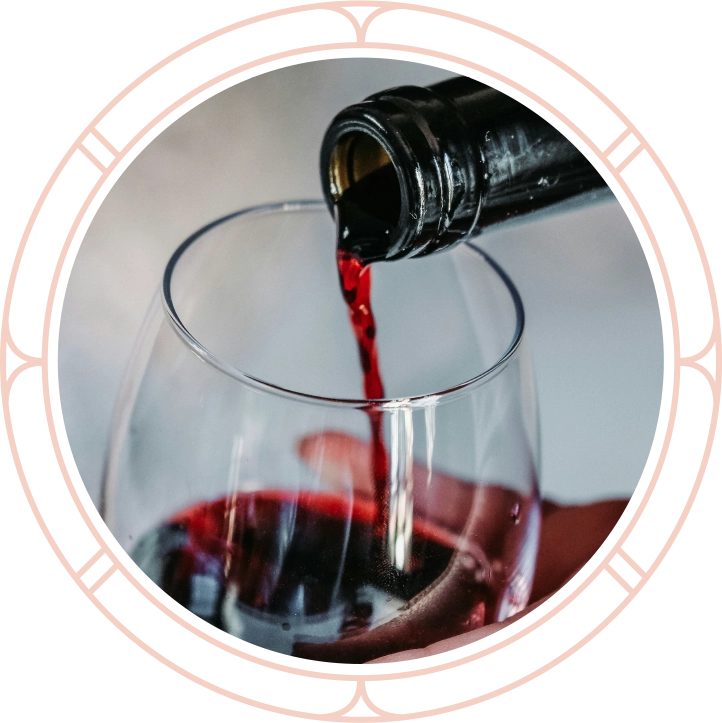 Vin rouge au verre au restaurant